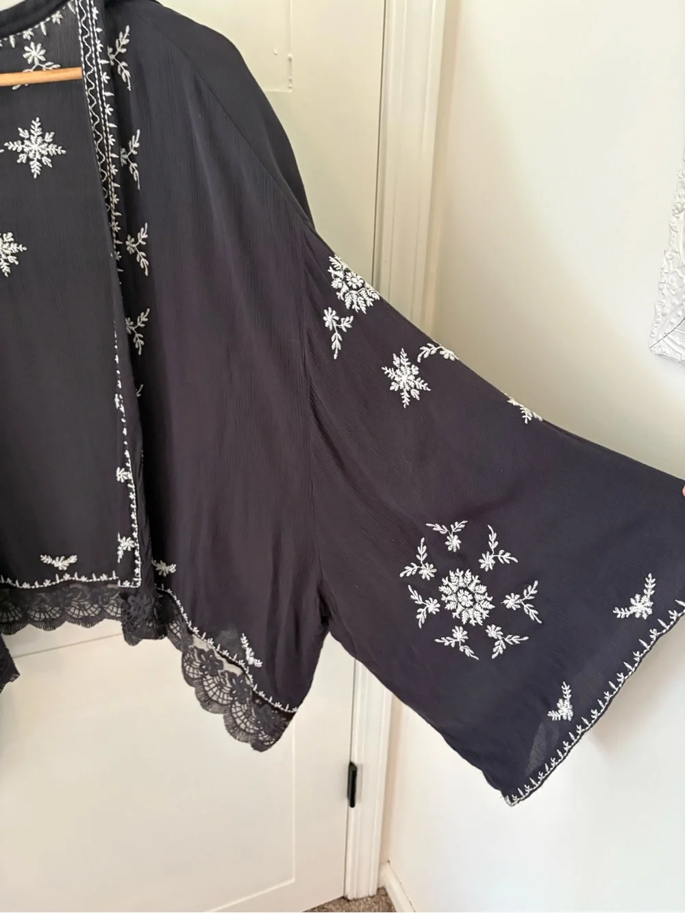 Free People Boho Cropped Embroidered Kimono. Size Medium.